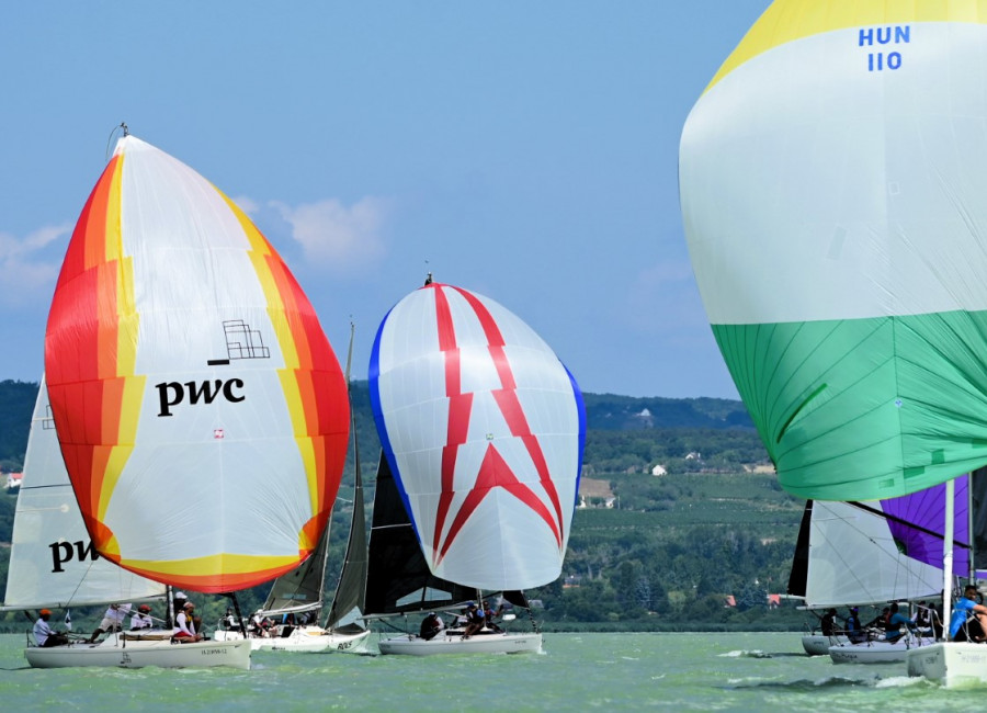 2025 – a 8 méteres One Design újra hasít. Sometimes Less is More.