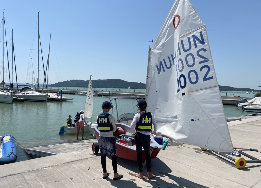 A Kékszalag PORT-ban töltik a szezont a Velencei-tavi Vízi Sportiskola vitorlásversenyzői