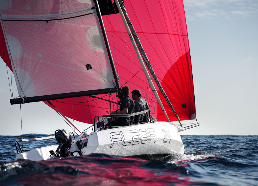 A világ tetején - Juhász György magyar tervezésű és gyártású hajóval győzött a Silverrudder - en