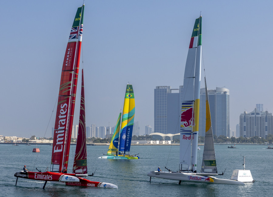 Dán győzelmek és vezetés a Mubadala Abu Dhabi Sail GP Grand Final első napján