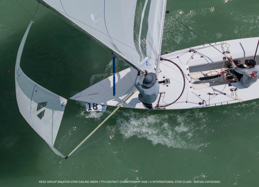 Erősszeles nyitónap az Eastern Hemisphere Championship, KÉSZ Group Balaton Sailing Week - en