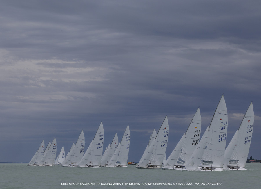 Két futammal és a 17. District bajnoksággal indult a KÉSZ Group Balaton Sailing Week