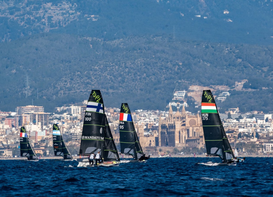 Magyar futamgyőzelem az első napon