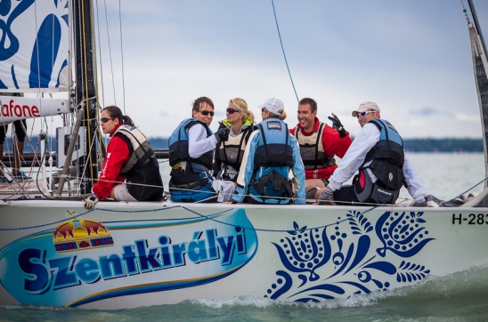 Prémiumregatta prémiumhajókkal