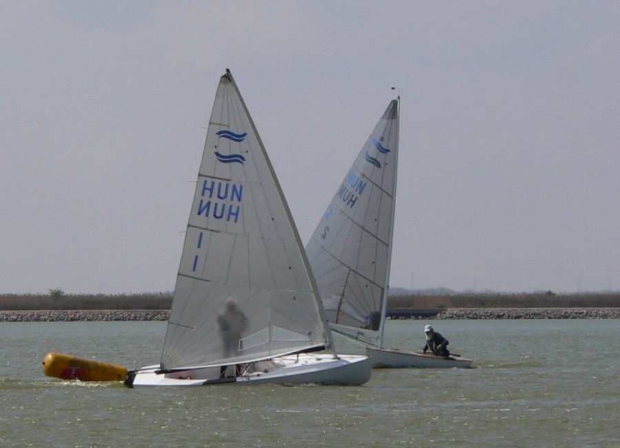 Tipikus agárdi körülmények között nyílt meg a 2026-os kishajós versenyszezon