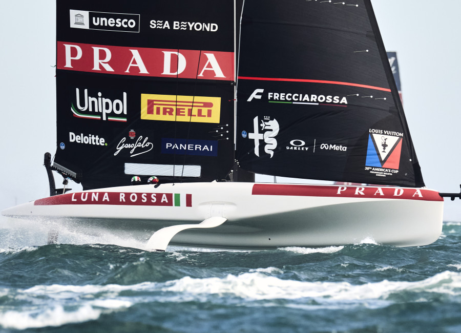 Továbbra is a Luna Rossa fiataljai vezetnek Cagliari - ban a 38. America’s Cup előversenyén