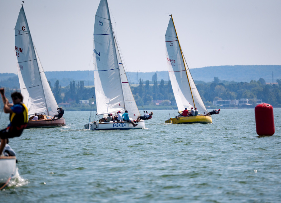 Váratlan szelekben sok futam a nagyhajós bajnokságon